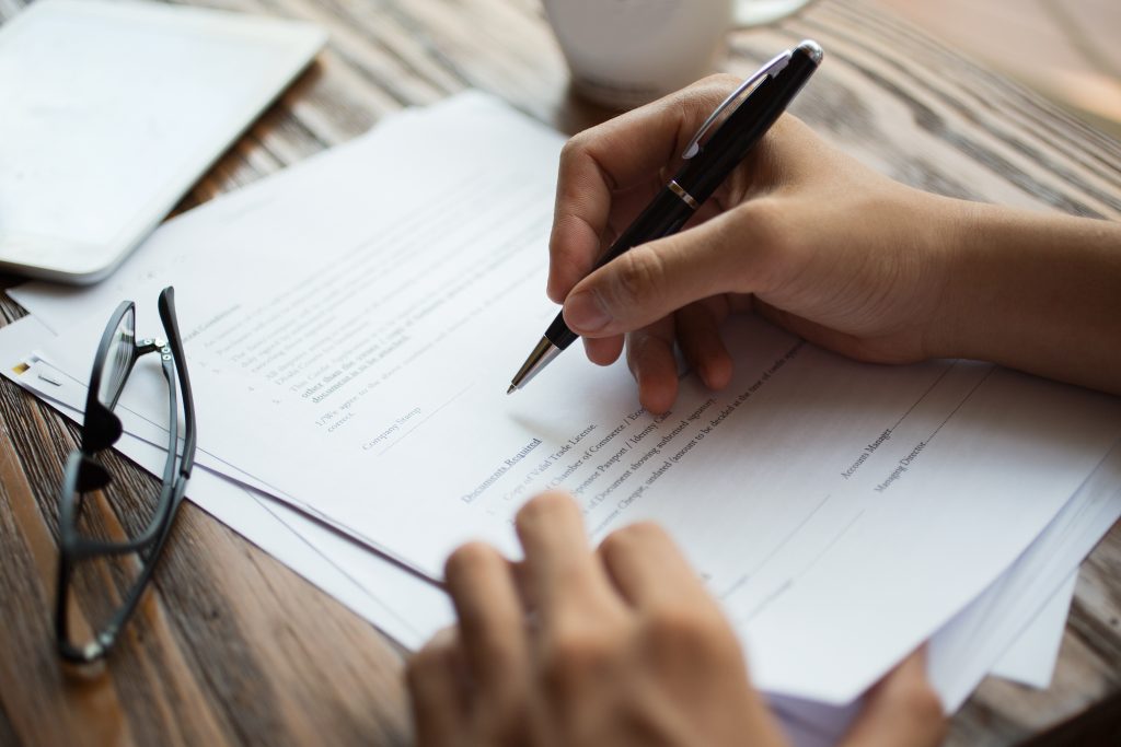 Attention à la stipulation de la période d&rsquo;essai dans le contrat de travail